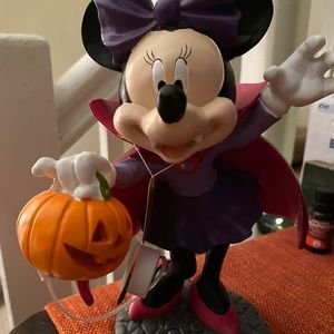 Minnie vampire figure